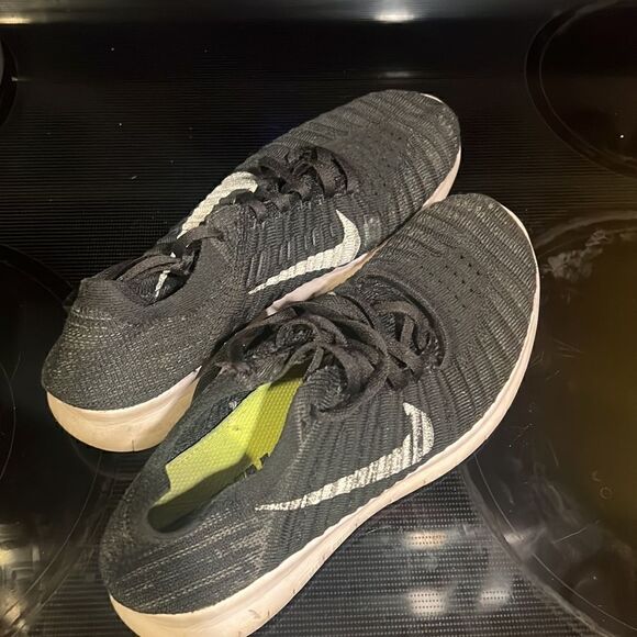 Black & White Nike Free Run Flyknit Sneaker - Light Shoe Women’s 7.5 - Picture 2 of 7